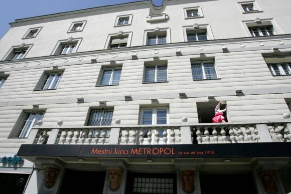 Словенские кинотеатры закрыты, а экспоненты считают потери