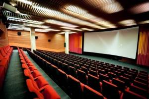 Кинотеатры в Словакии закрываются из-за комендантского часа Covid