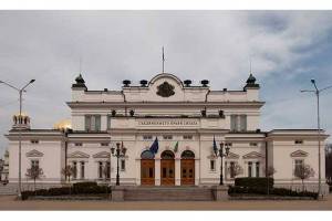 Киноиндустрия в кризисе, Болгария расширяет чрезвычайное положение